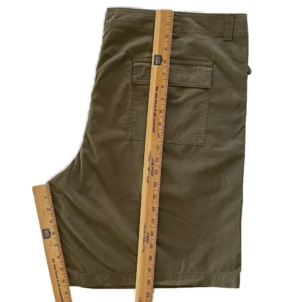 NWT - Cherokee Classic Green Chino Walking Shorts Velcro & Zipper Pockets Sz 44